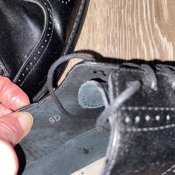 Mens black leather oxfords. - Picture 11 of 11